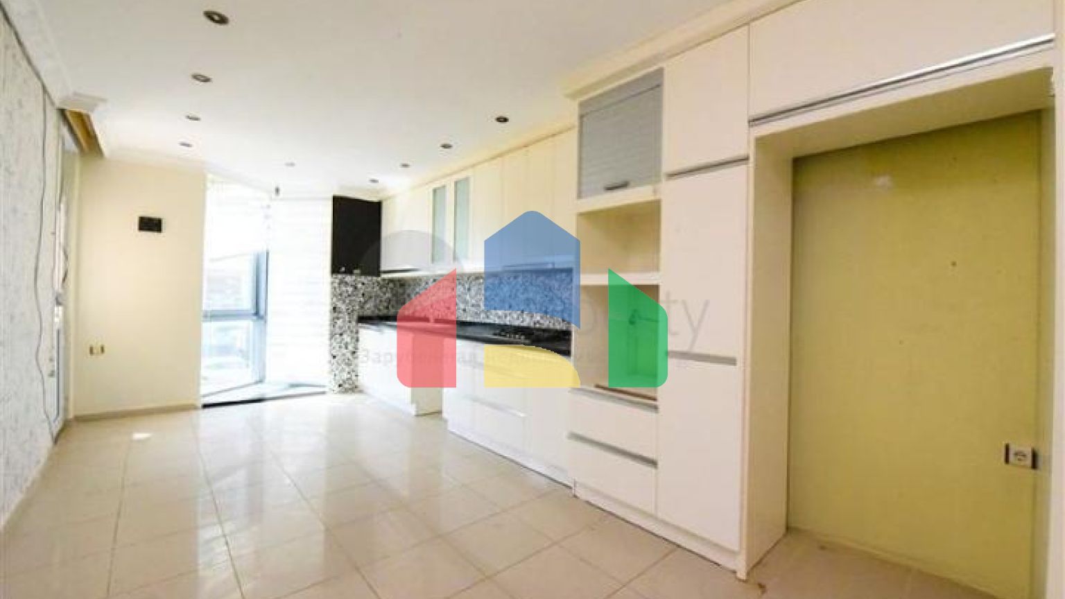 Простора квартира 4+1 на першій береговій лінії в районі Оба