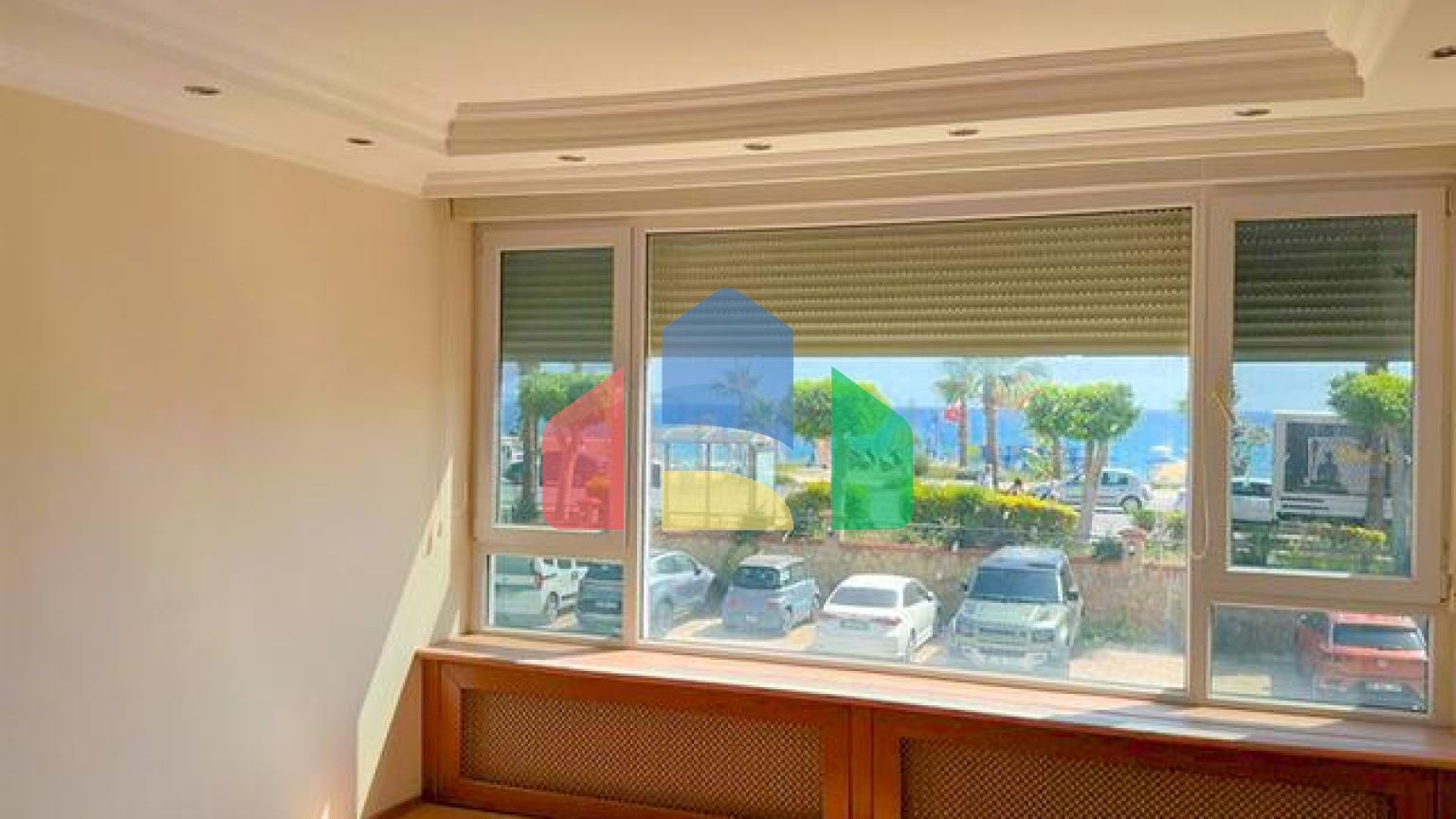 Простора квартира 4+1 на першій береговій лінії в районі Оба