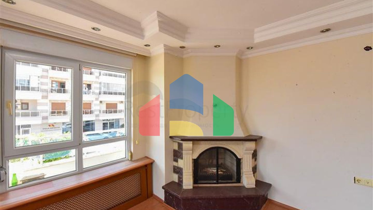 Простора квартира 4+1 на першій береговій лінії в районі Оба