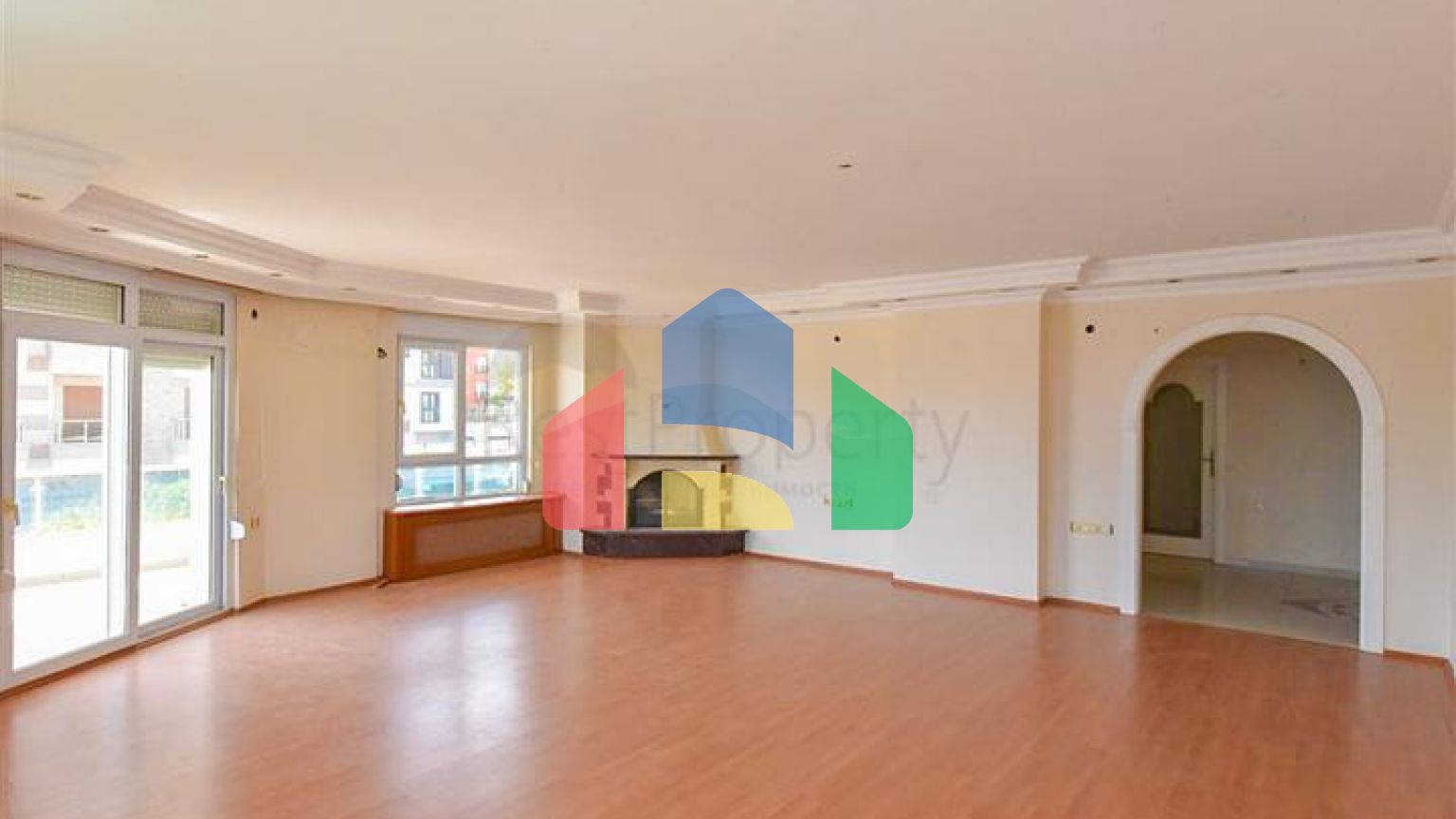 Простора квартира 4+1 на першій береговій лінії в районі Оба