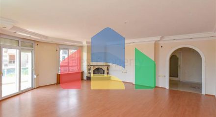 Простора квартира 4+1 на першій береговій лінії в районі Оба Простора квартира 4+1 на першій береговій лінії в районі Оба