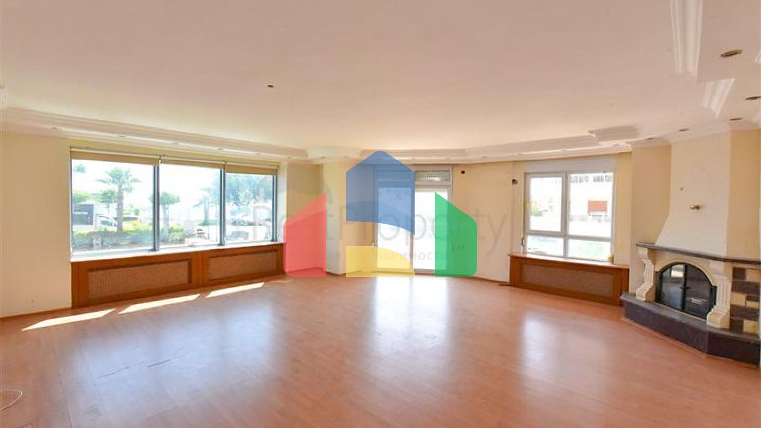 Простора квартира 4+1 на першій береговій лінії в районі Оба