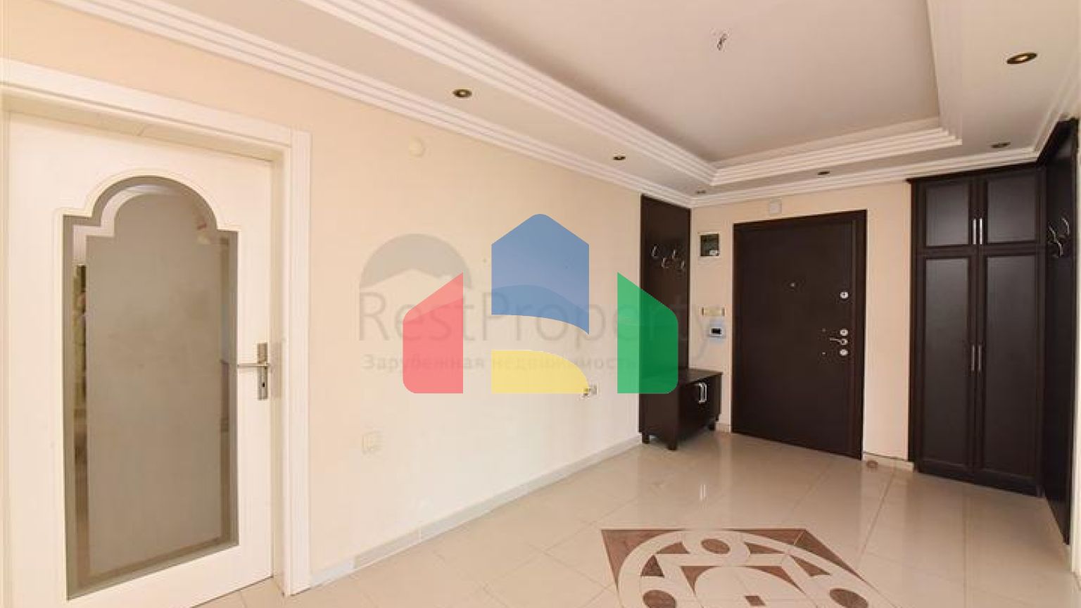 Простора квартира 4+1 на першій береговій лінії в районі Оба