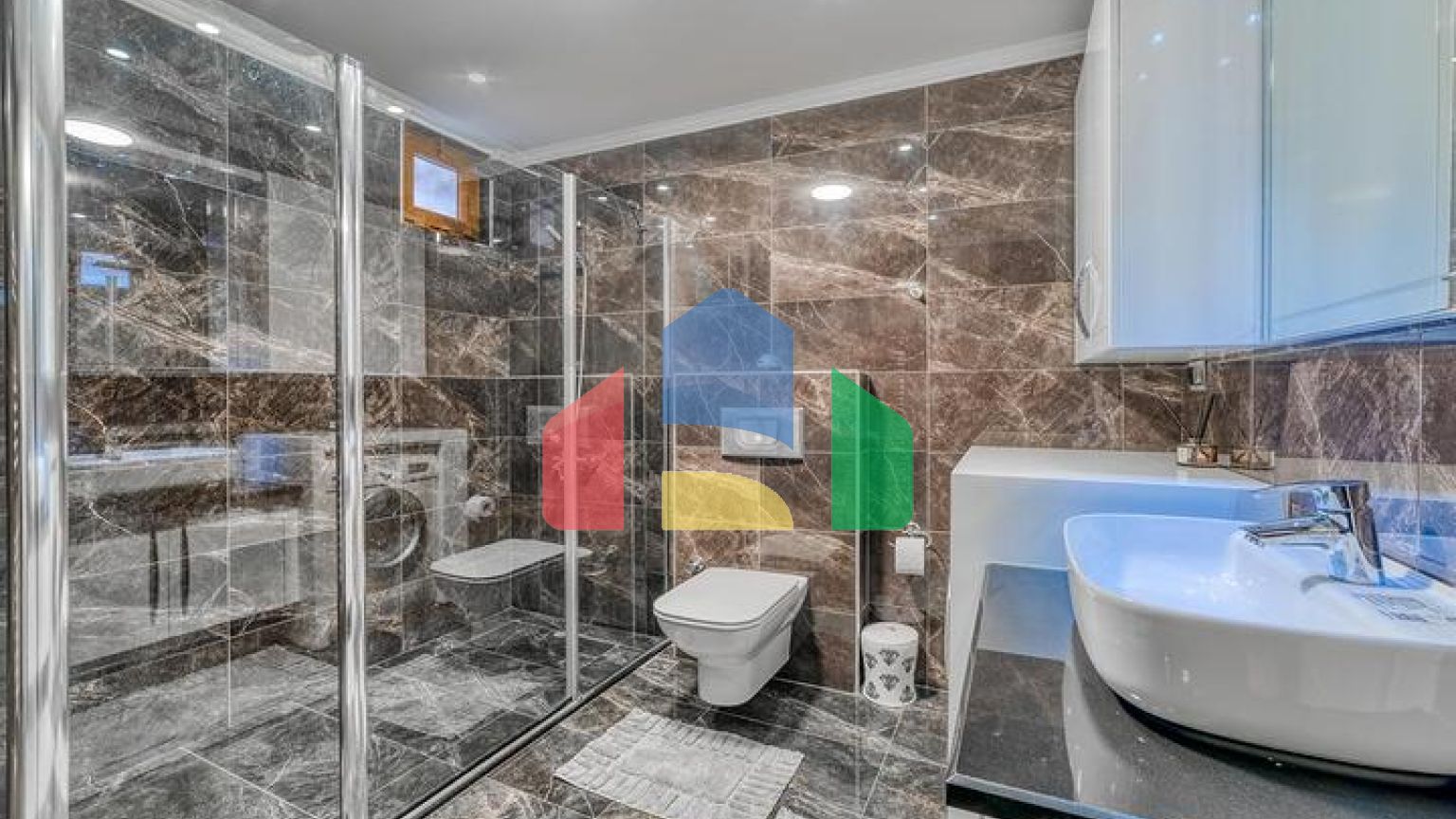 Просторный пентхаус у моря с видом и комфортом