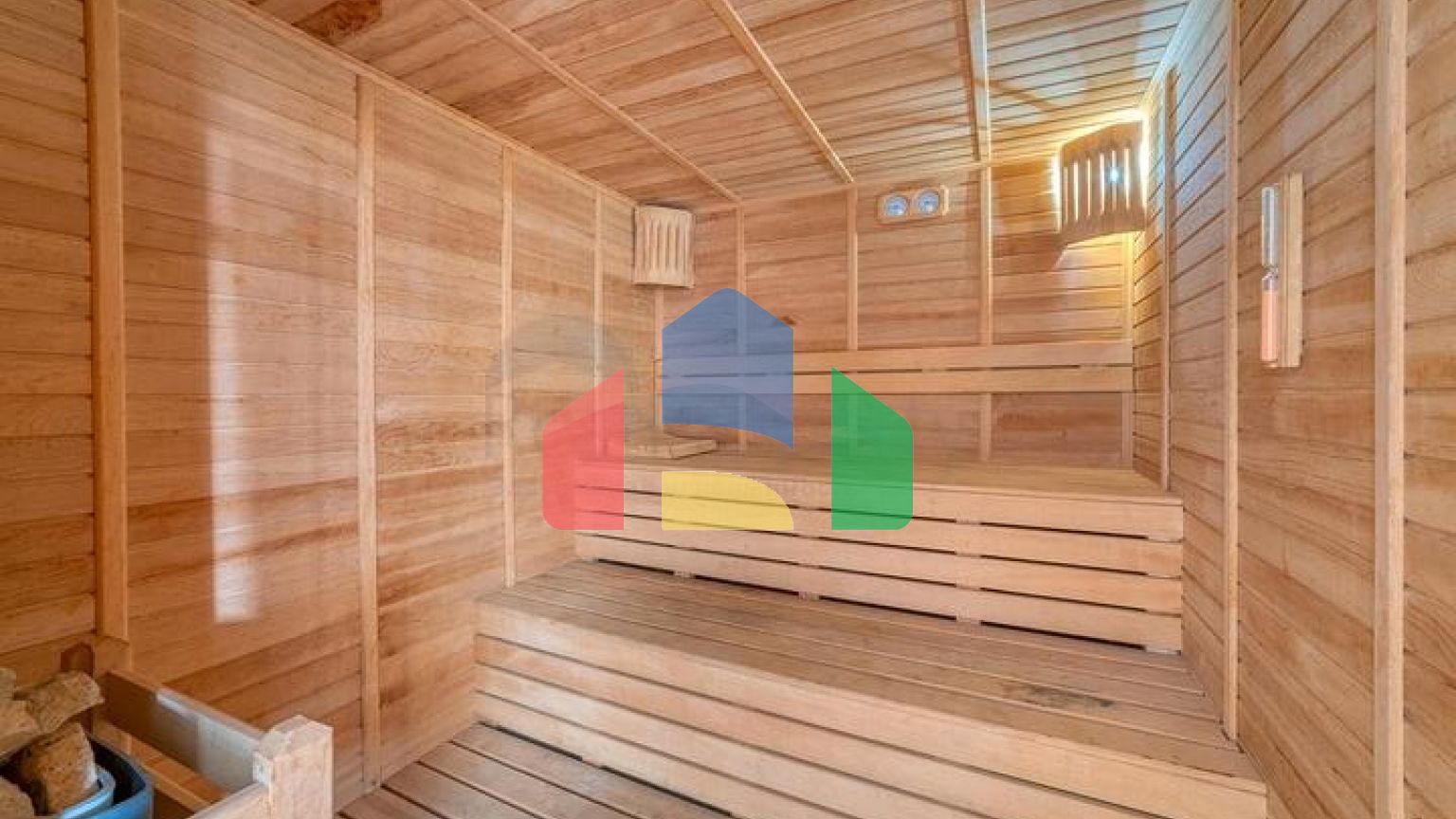 Просторный пентхаус у моря с видом и комфортом