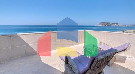 Просторный пентхаус у моря с видом и комфортом