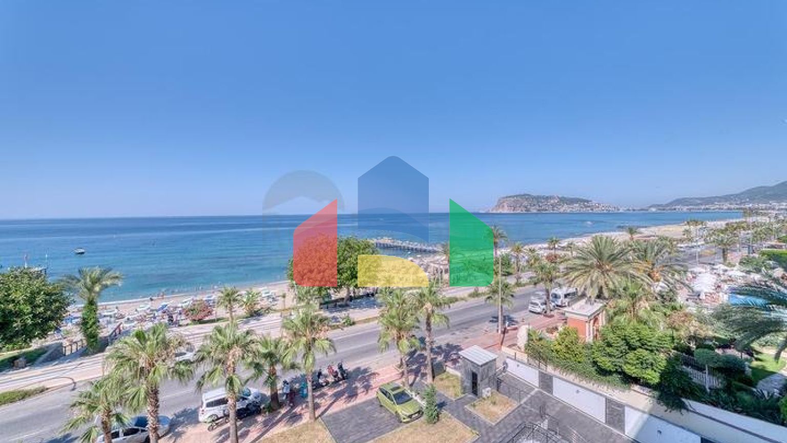 Просторный пентхаус у моря с видом и комфортом