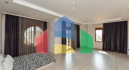 Простора квартира в районі Оба