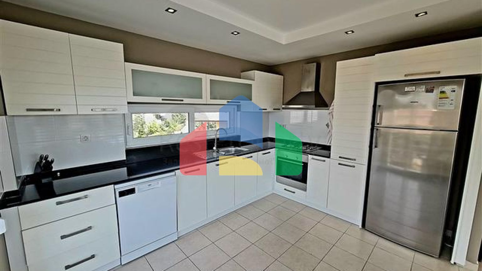 Затишний пентхаус 3 + 1 з меблями в районі Оба