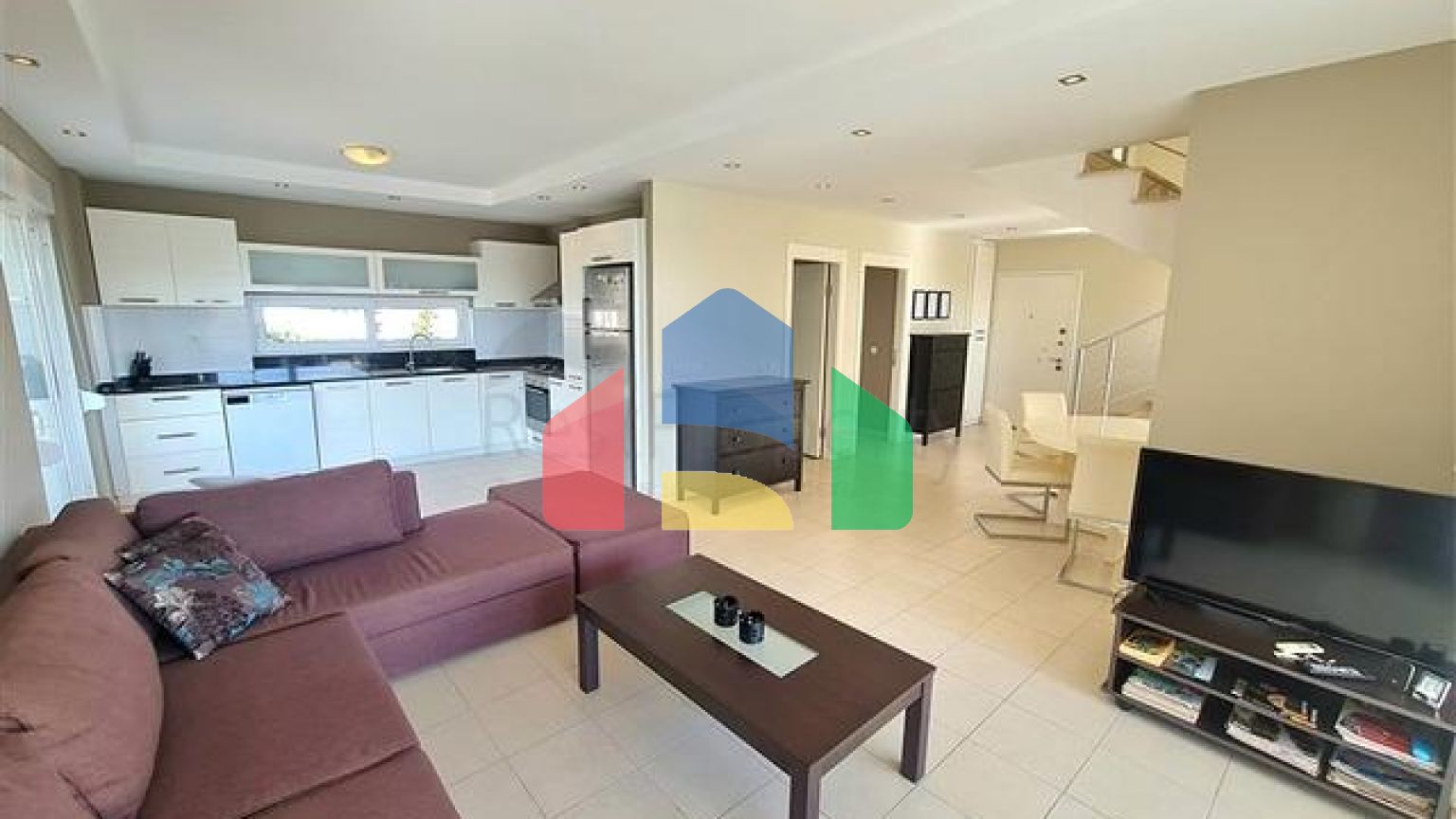 Затишний пентхаус 3 + 1 з меблями в районі Оба