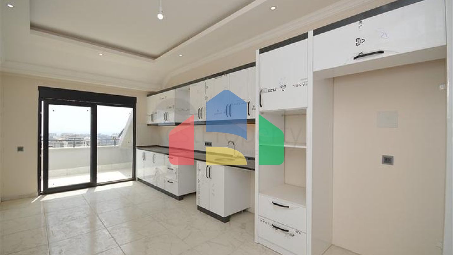 Идеальное жилье 3+1 с превосходной инфраструктурой, в районе Оба.