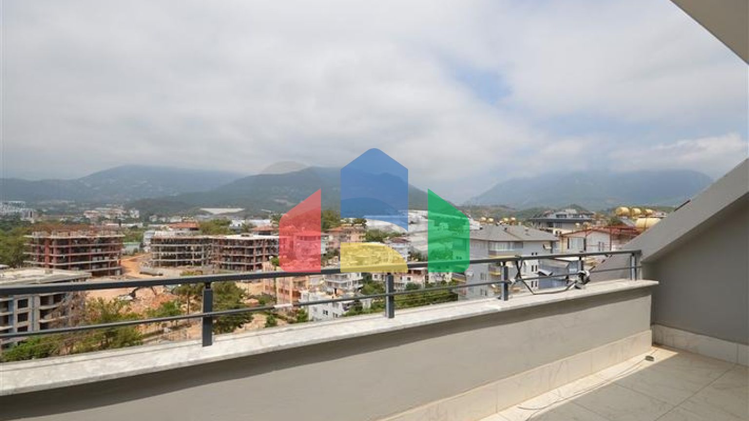 Идеальное жилье 3+1 с превосходной инфраструктурой, в районе Оба.