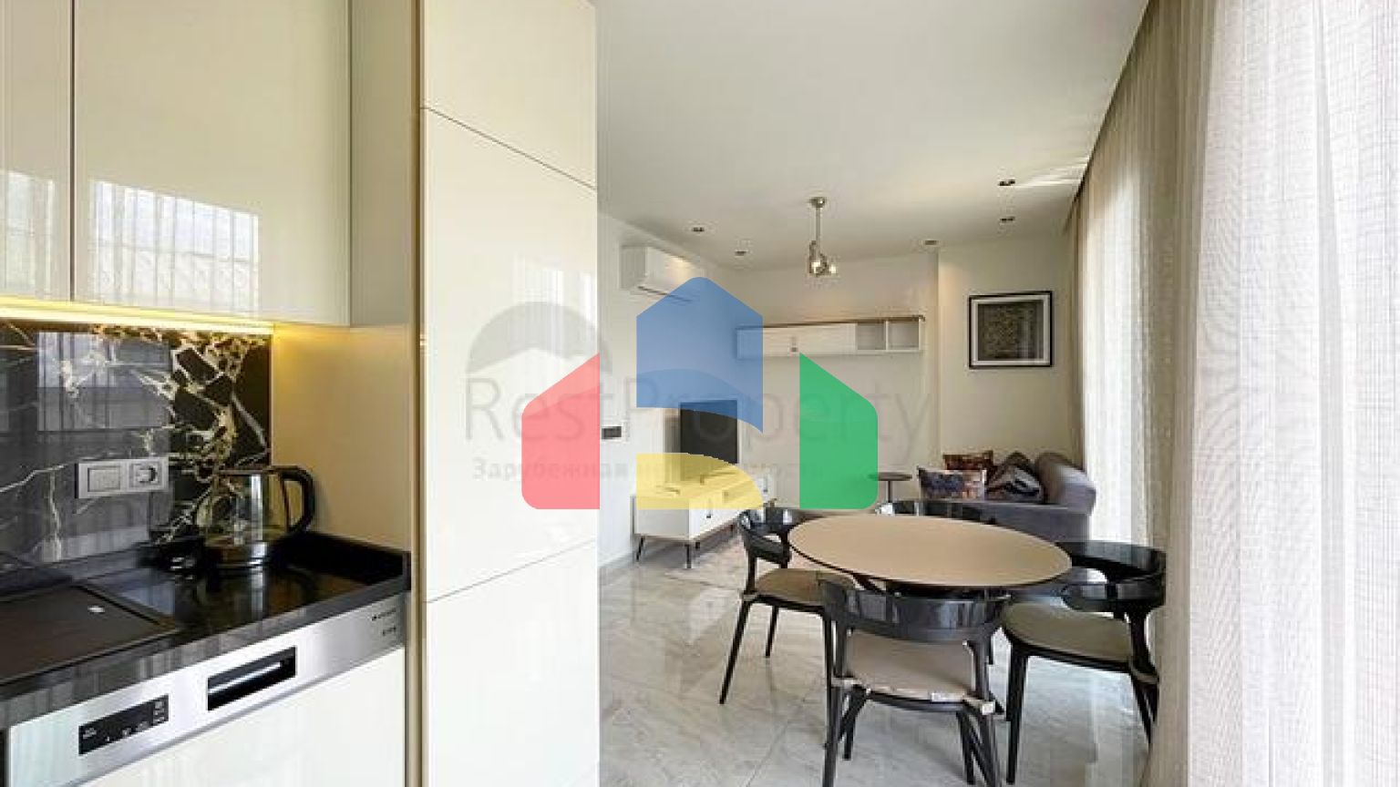 Розкішний пентхаус 3+1 в престижному районі Аланії з видом на море