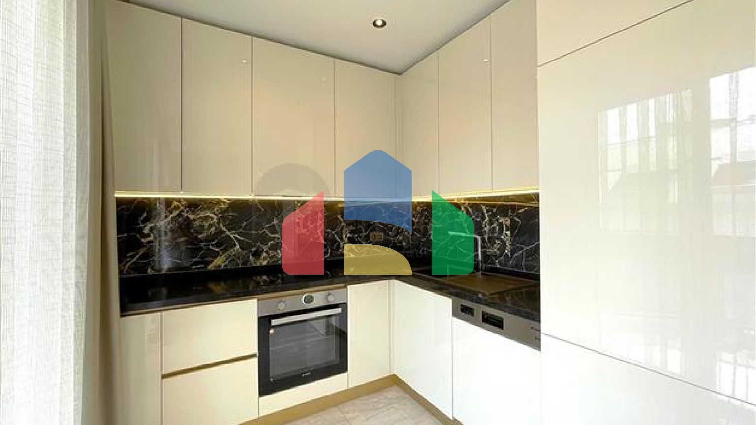 Розкішний пентхаус 3+1 в престижному районі Аланії з видом на море