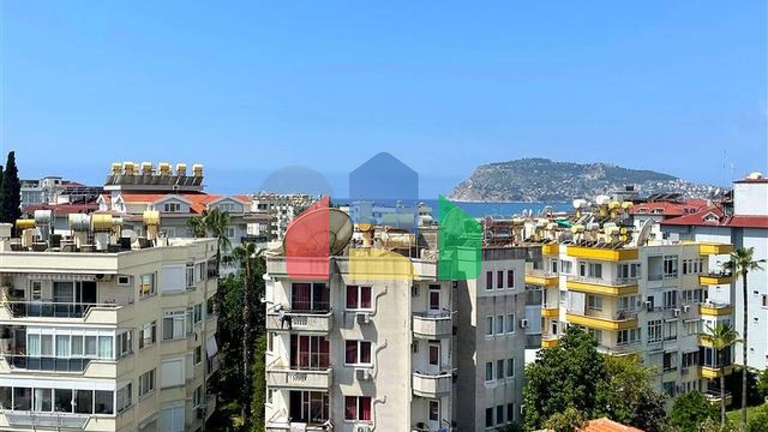 Розкішний пентхаус 3+1 в престижному районі Аланії з видом на море