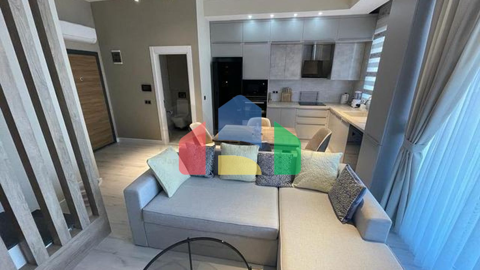 Пентхаус 2 + 1 з меблями в сучасному комплексі в Оба