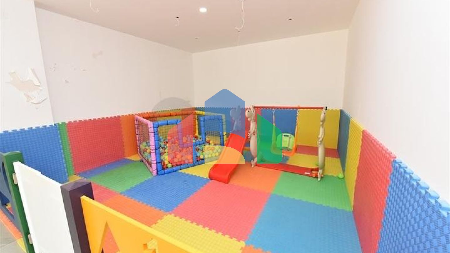 Пентхаус 2 + 1 з меблями в сучасному комплексі в Оба