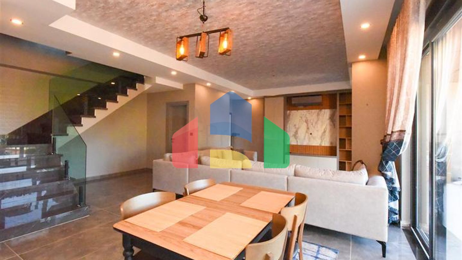 Дуплекс для большой семьи в районе Оба