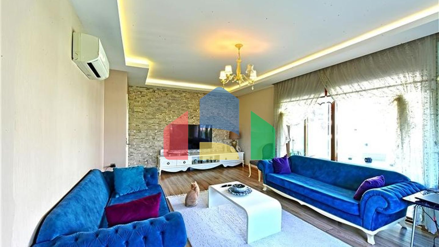 Просторі апартаменти 4 + 1 в елітному комплексі в Оба