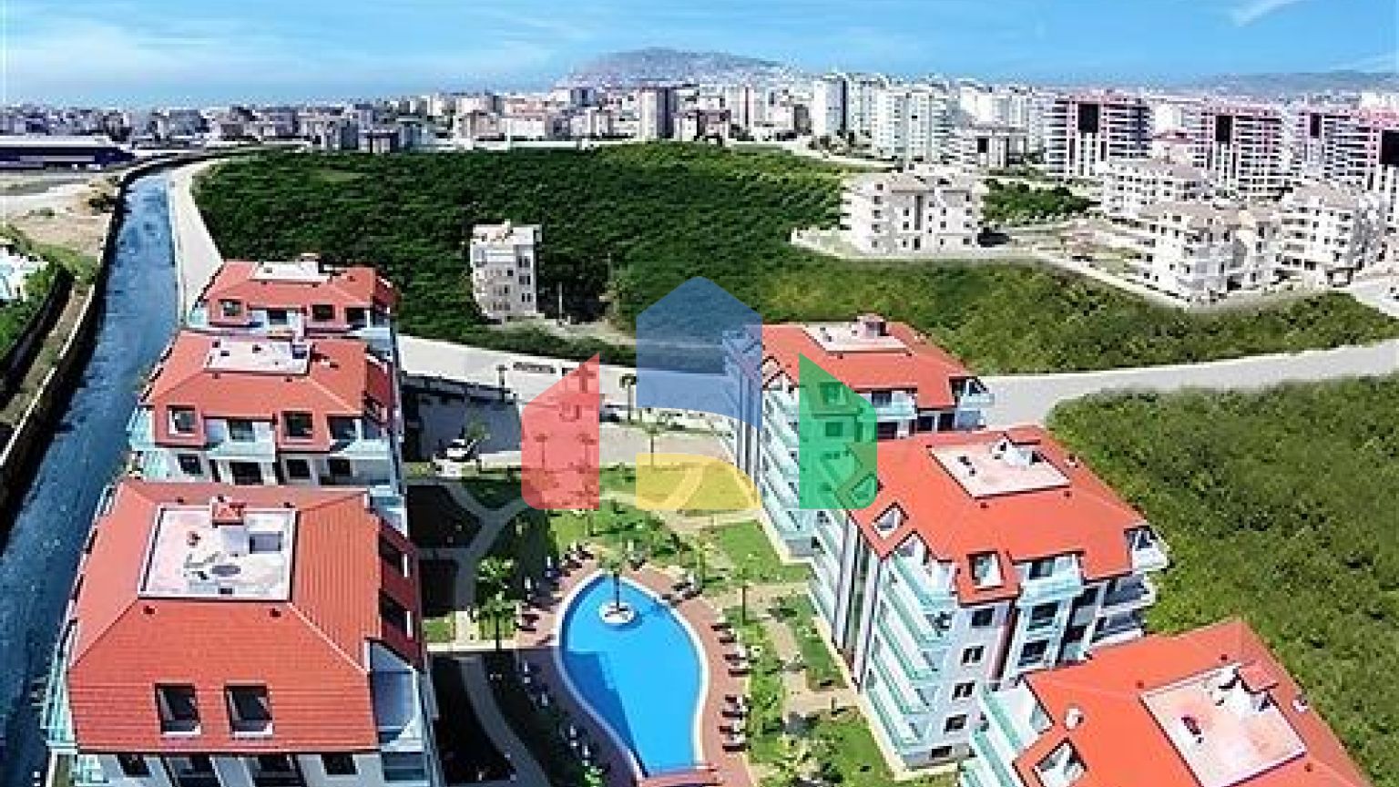 Просторі апартаменти 4 + 1 в елітному комплексі в Оба