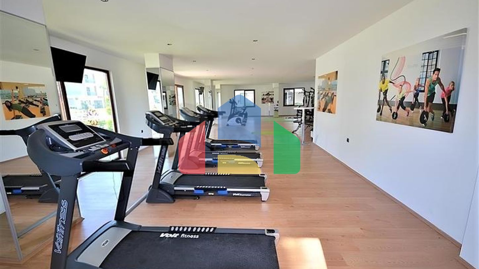 Просторі апартаменти 4 + 1 в елітному комплексі в Оба