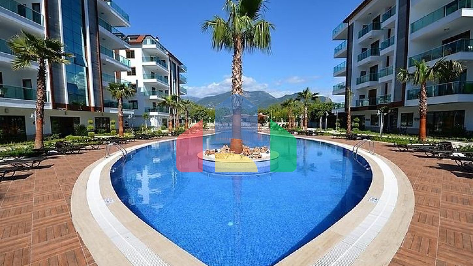 Просторі апартаменти 4 + 1 в елітному комплексі в Оба