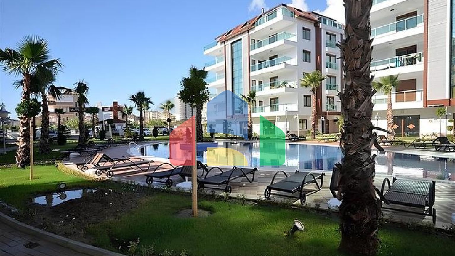 Просторі апартаменти 4 + 1 в елітному комплексі в Оба