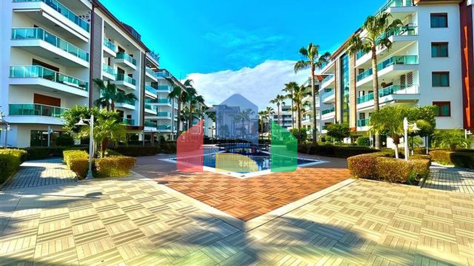 Просторі апартаменти 4 + 1 в елітному комплексі в Оба