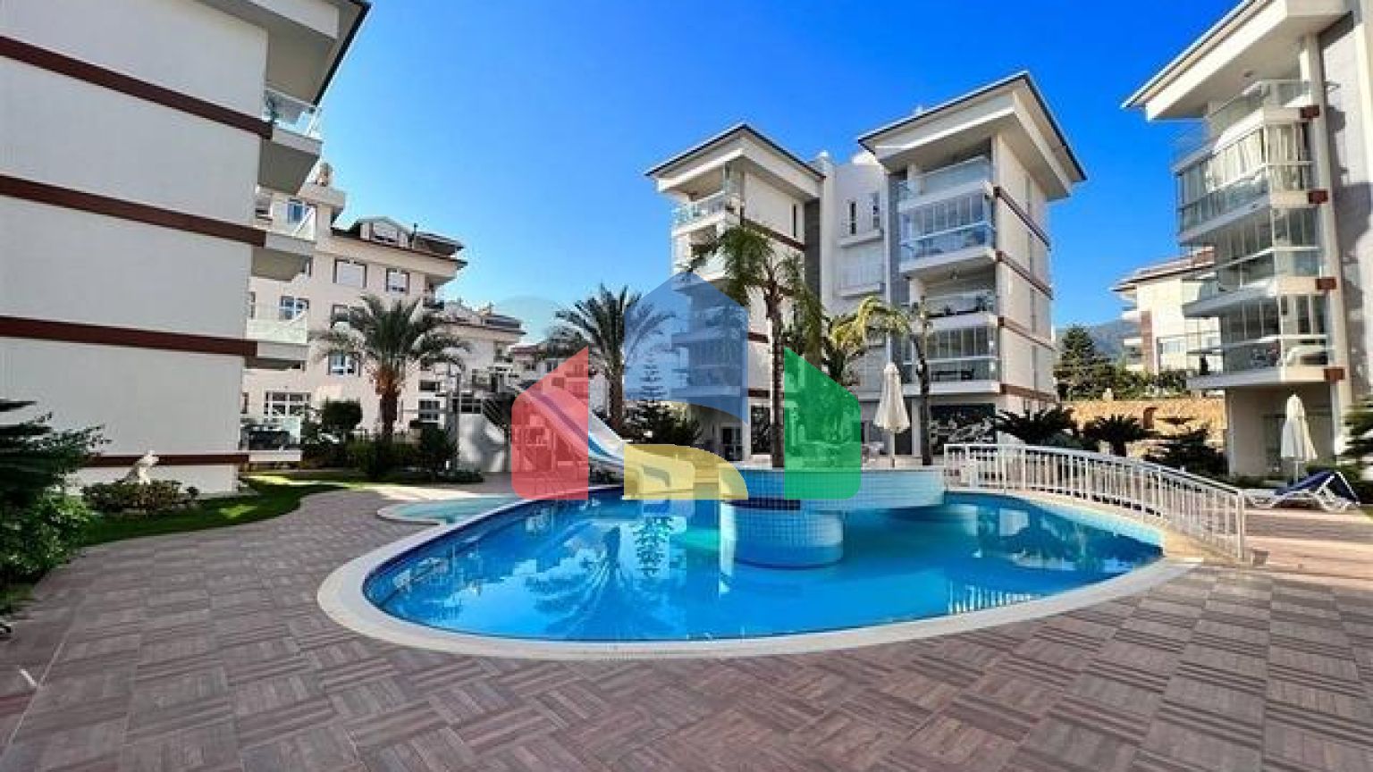 Затишна квартира 2 + 1 з меблями в районі Оба