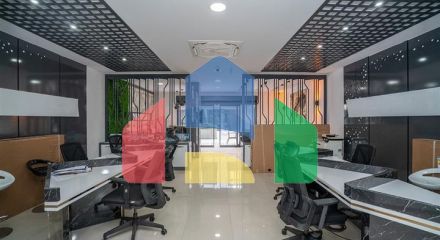 Обладнаний просторий офіс в бізнес-центрі в районі Оба