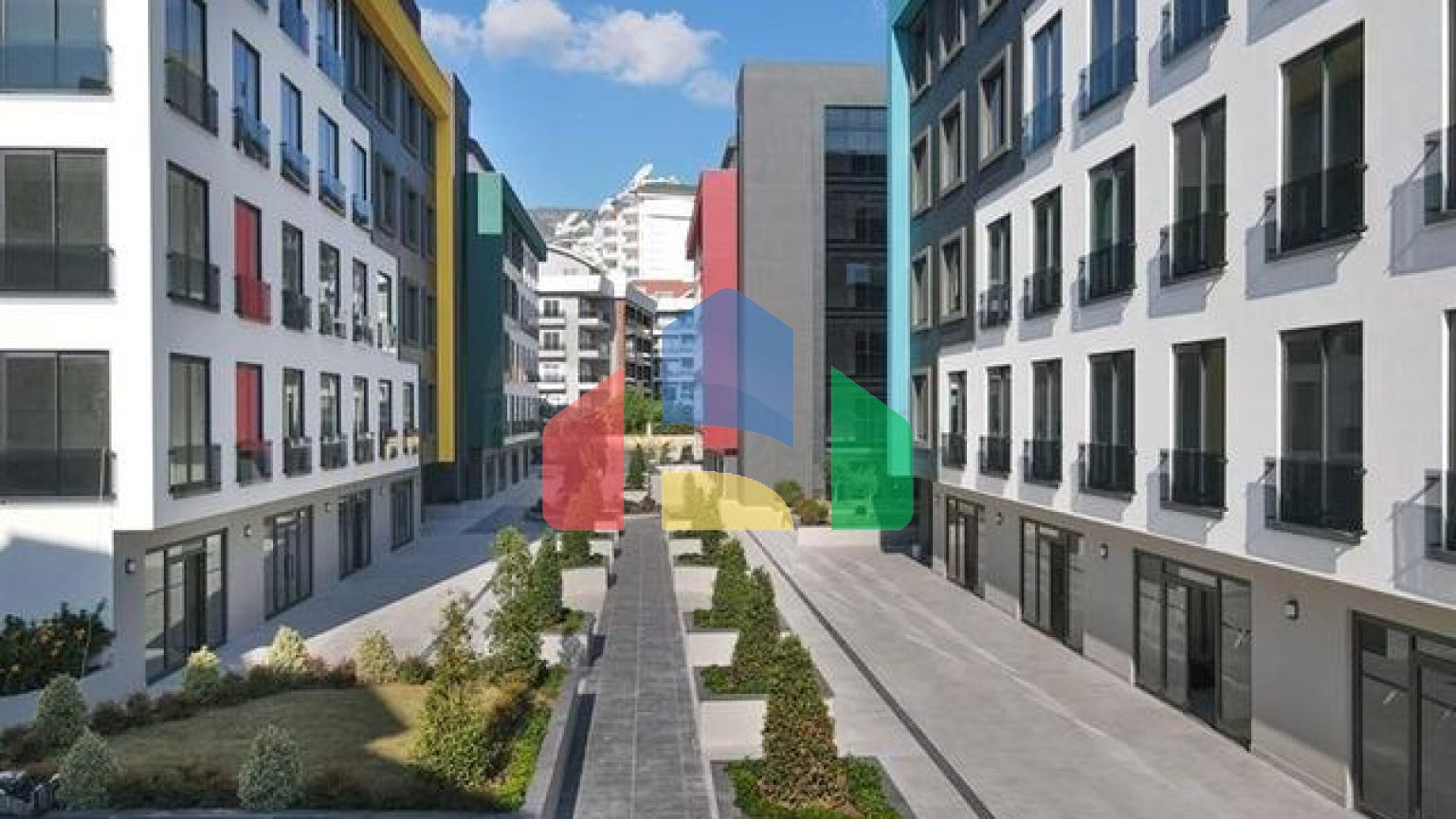 Оборудованный просторный офис в бизнес-центре в районе Оба