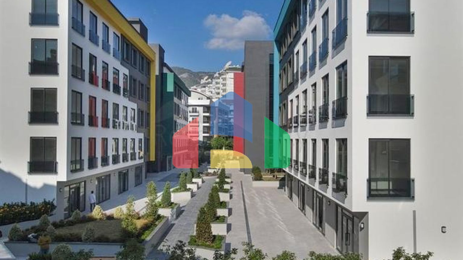 Оборудованный просторный офис в бизнес-центре в районе Оба