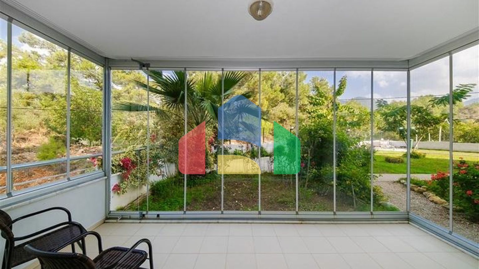 Затишна і сучасна квартира в престижному комплексі