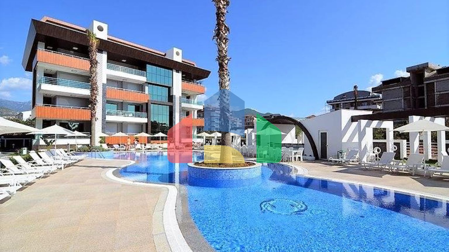 Трикімнатна світла квартира в районі Оба