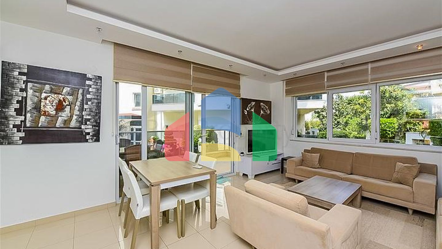 Простора квартира 2 + 1 в районі Оба