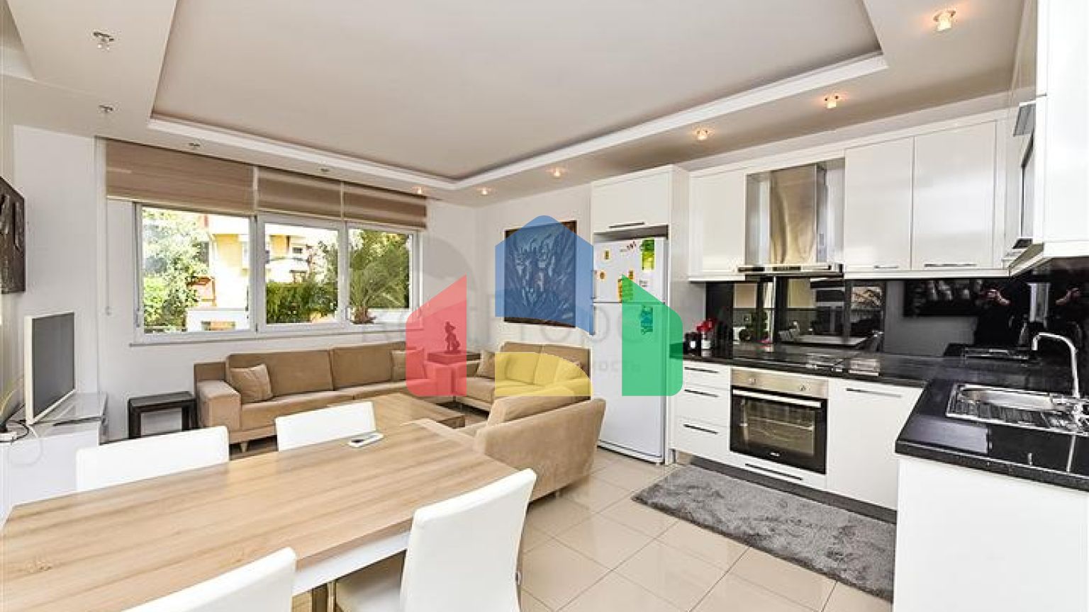 Простора квартира 2 + 1 в районі Оба