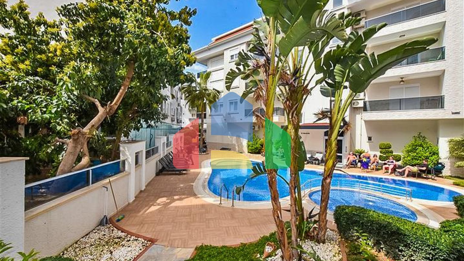 Простора квартира 2 + 1 в районі Оба