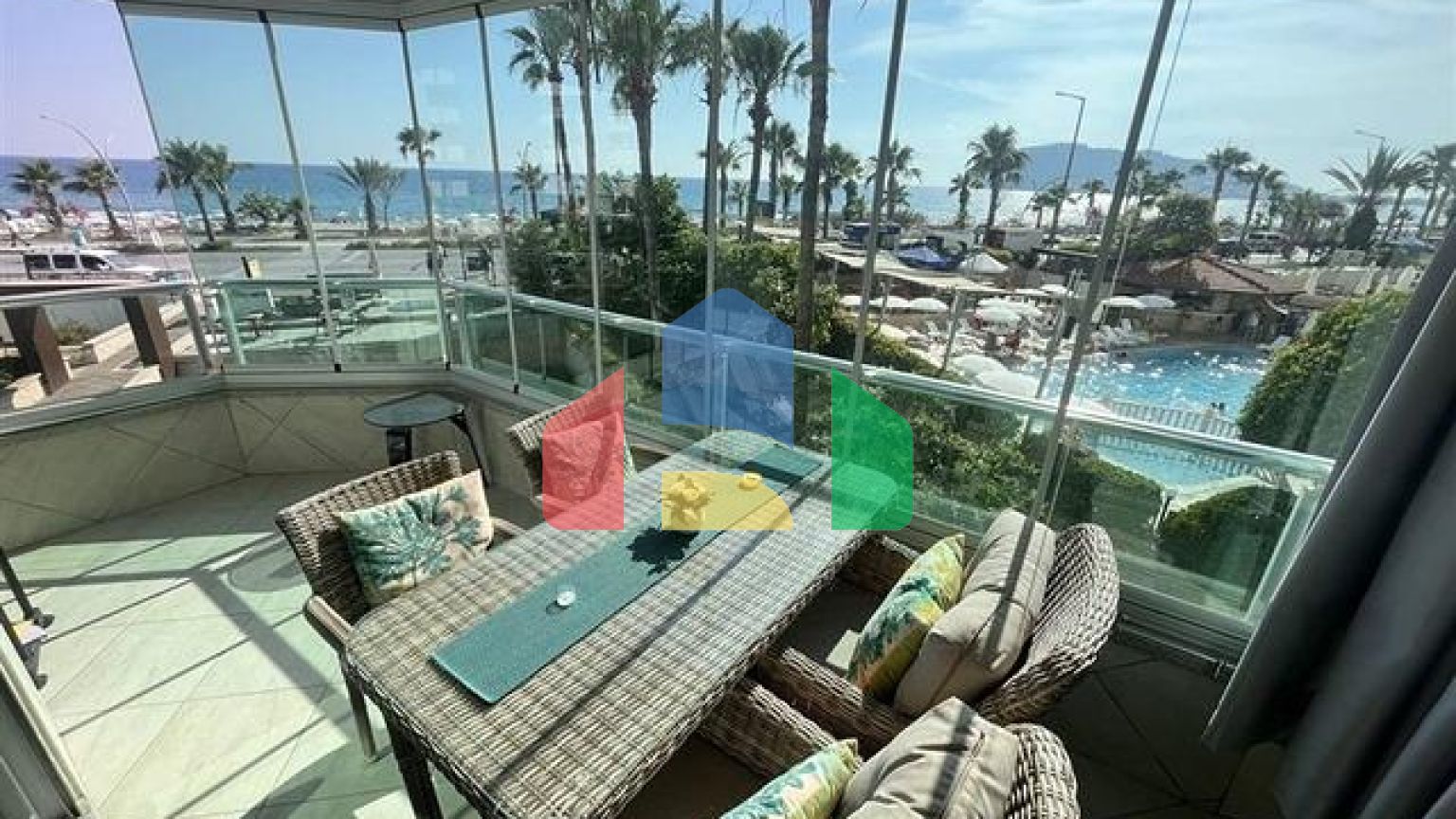 Квартира 2 + 1 на першій лінії в районі Оба