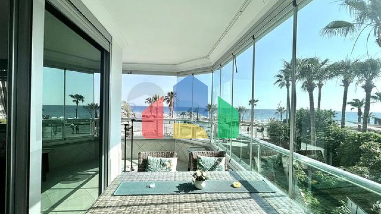 Квартира 2 + 1 на першій лінії в районі Оба