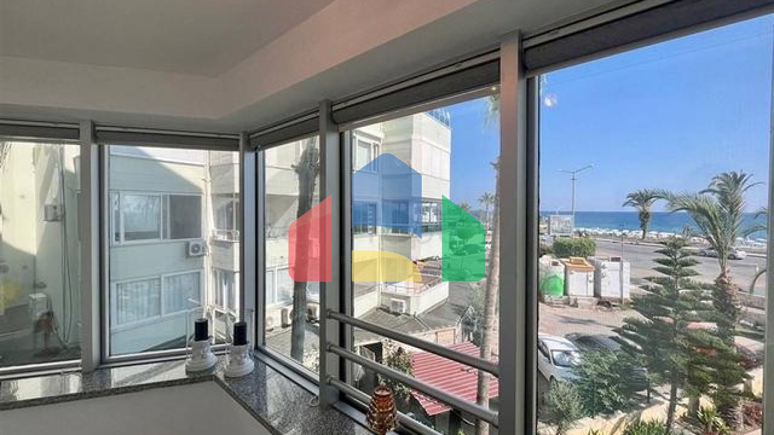 Квартира 2 + 1 на першій лінії в районі Оба