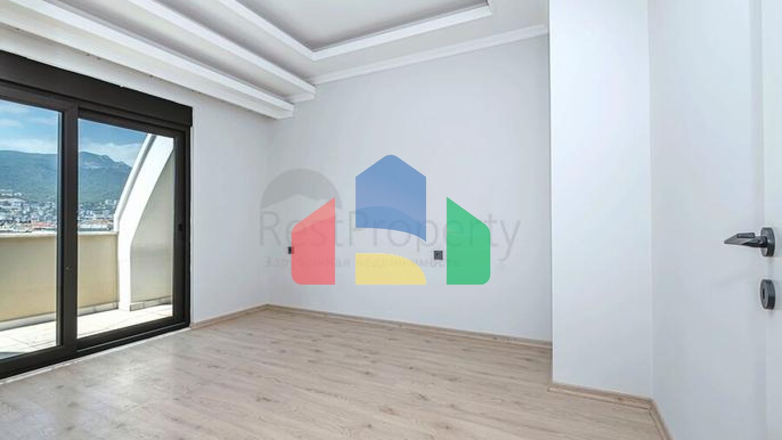 Просторий пентхаус 4 + 1 з багатою інфраструктурою в серці району Оба