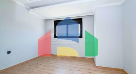 Просторий пентхаус 4 + 1 з багатою інфраструктурою в серці району Оба