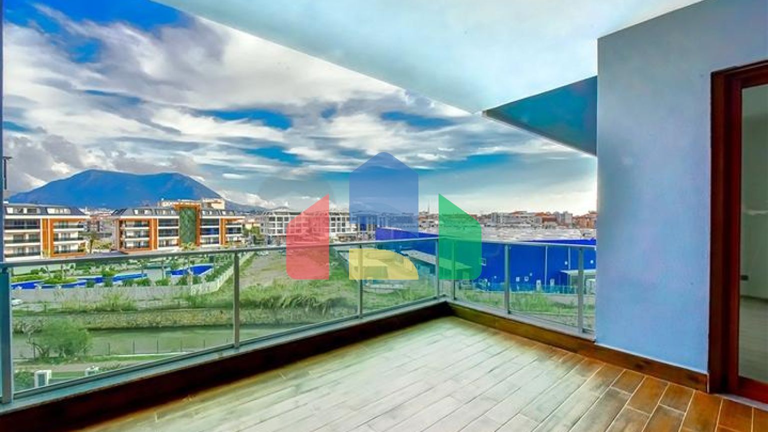 Квартира планировки 3+1 в районе Оба