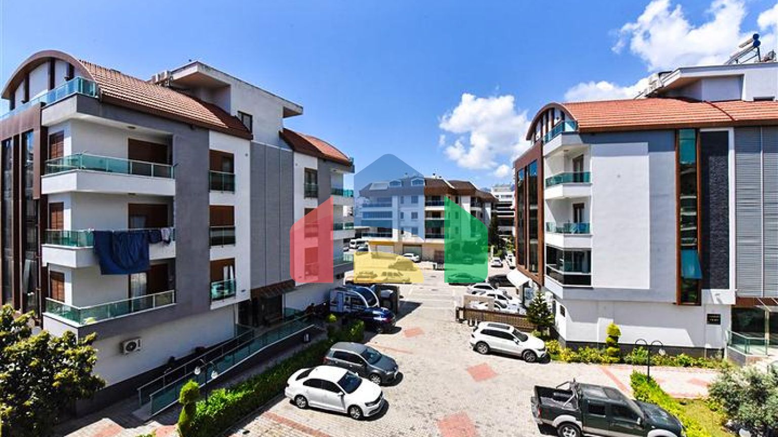 Простора квартира 2 + 1 в районі Оба