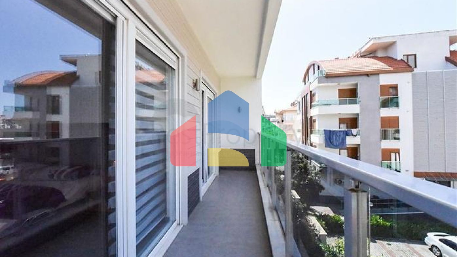 Простора квартира 2 + 1 в районі Оба