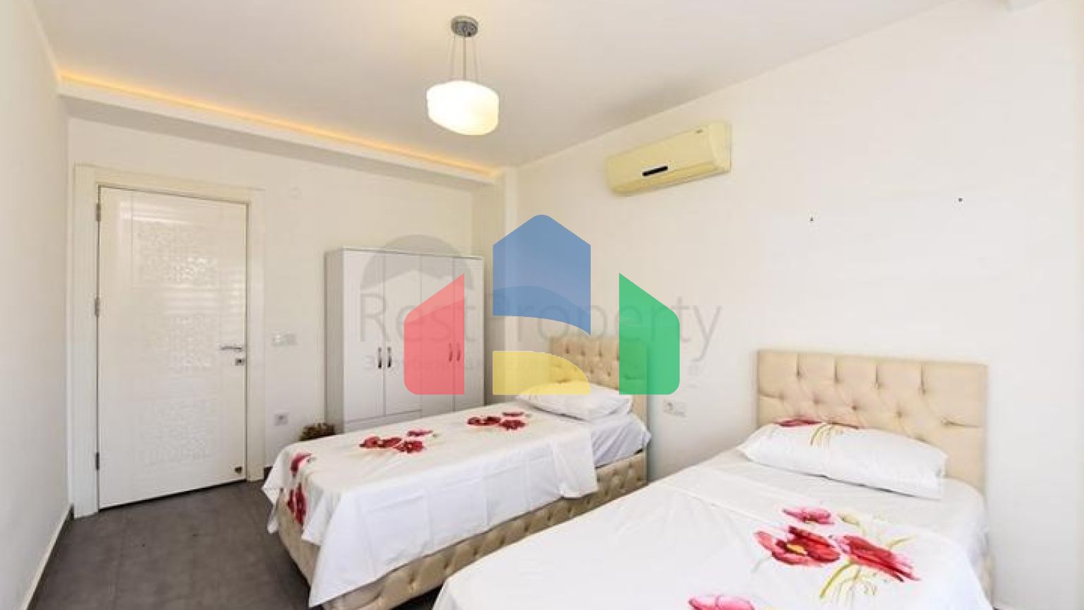 Простора квартира 2 + 1 в районі Оба