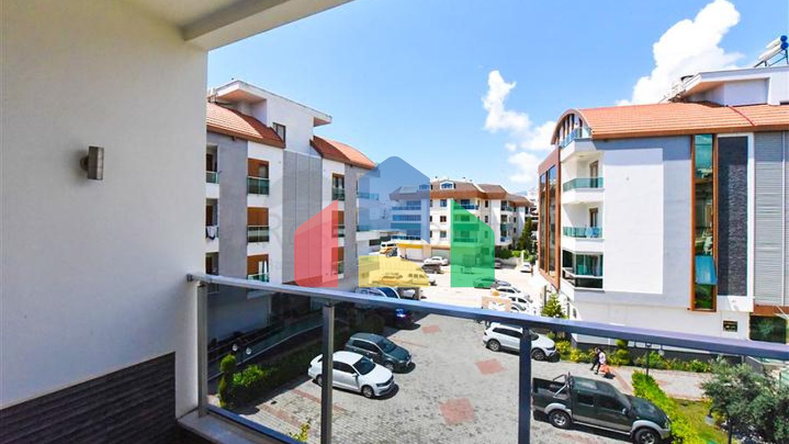 Простора квартира 2 + 1 в районі Оба