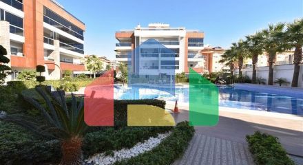 Простора квартира 2 + 1 в районі Оба