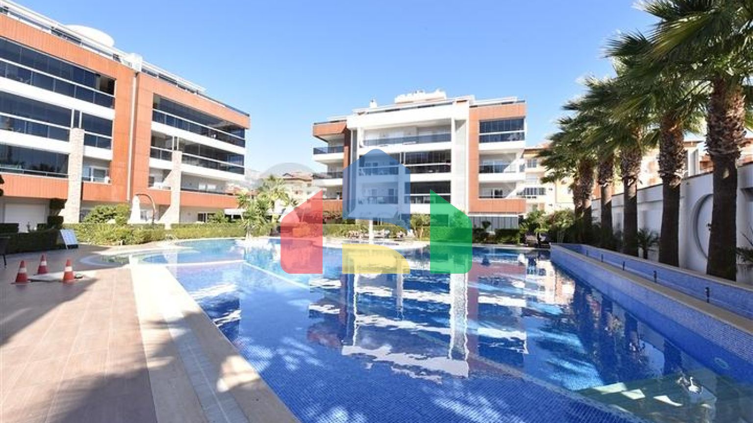 Простора квартира 2 + 1 в районі Оба