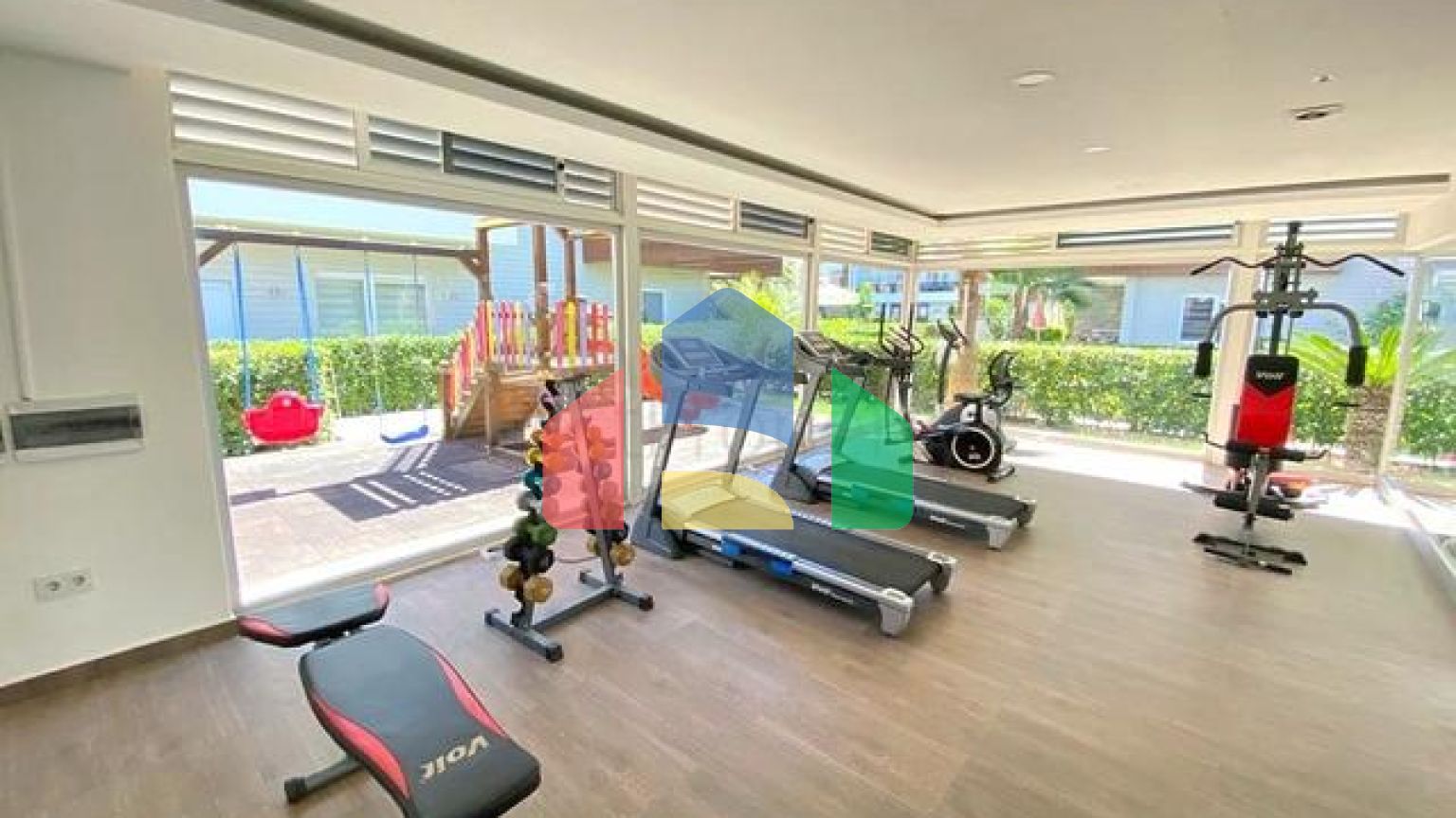 Простора квартира 2 + 1 в районі Оба